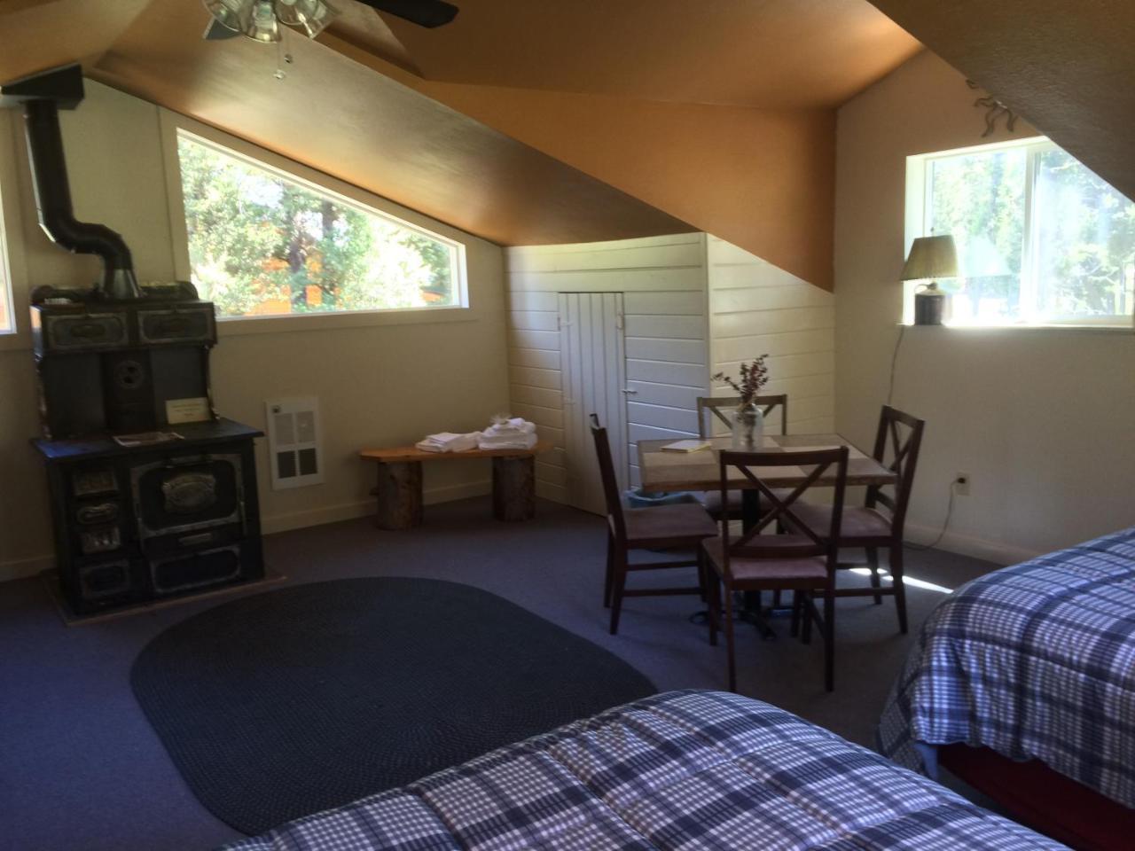 Boulder Creek Lodge Maxville ภายนอก รูปภาพ